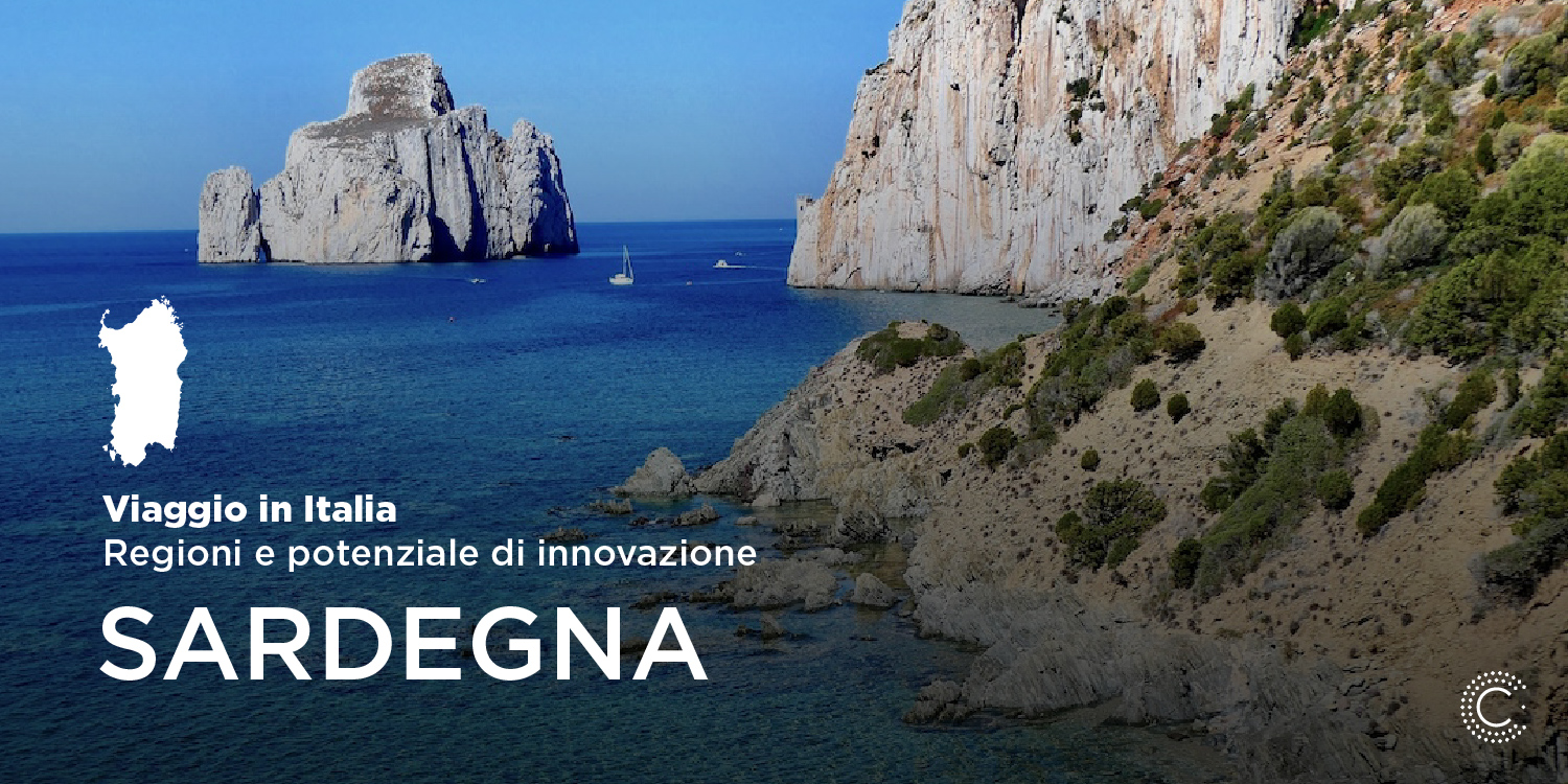 Una spiaggia rocciosa della Sardegna