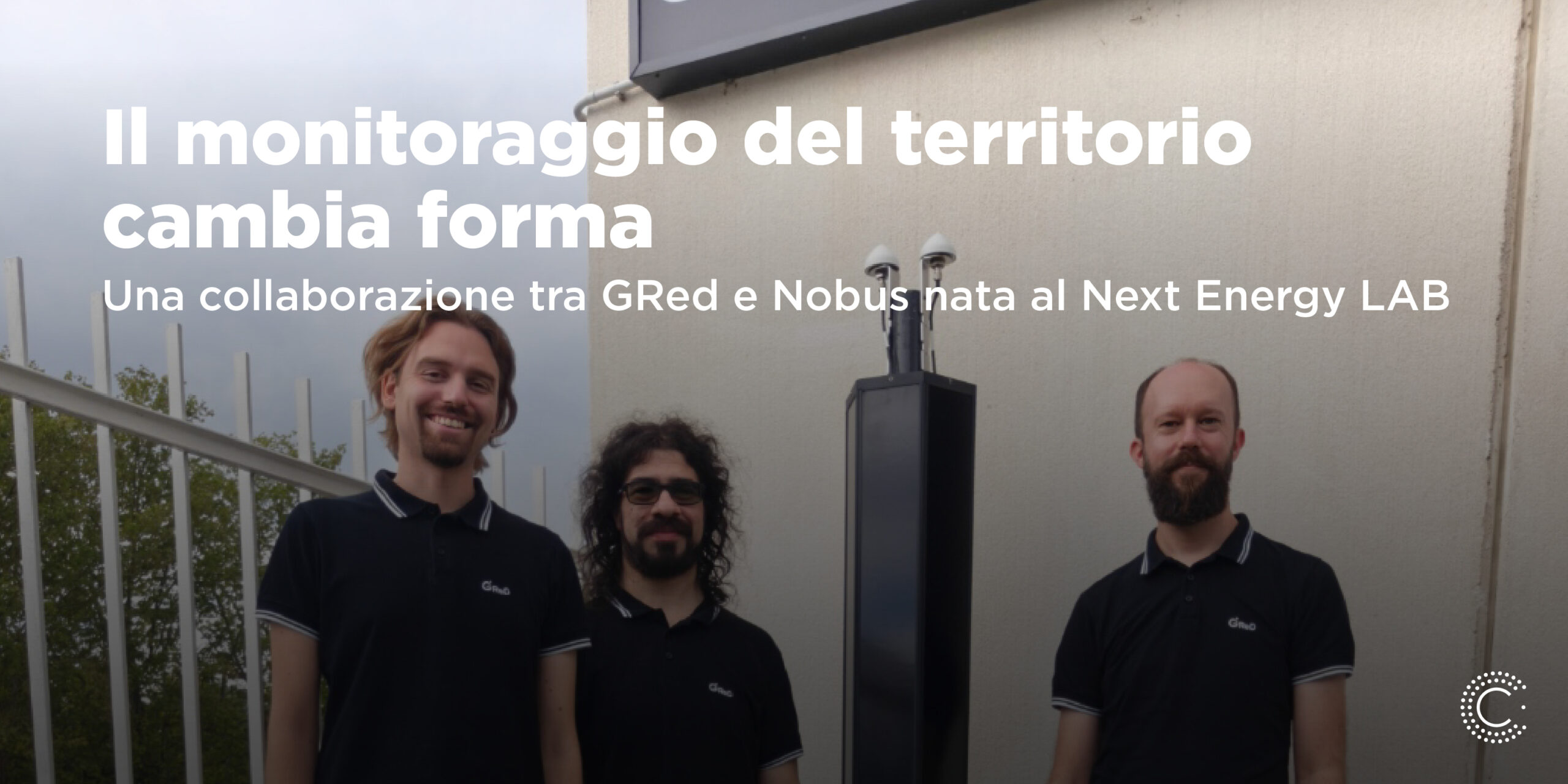 Il team di GReD con il prototipo della stazione di monitoraggio